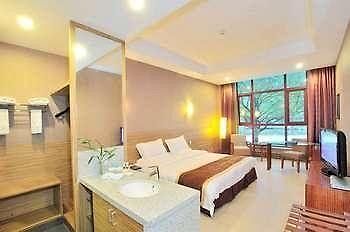 Gucheng  Luanchuan Re-Channel Ferry Lake Hotel מראה חיצוני תמונה