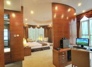 Gucheng  Luanchuan Re-Channel Ferry Lake Hotel מראה חיצוני תמונה
